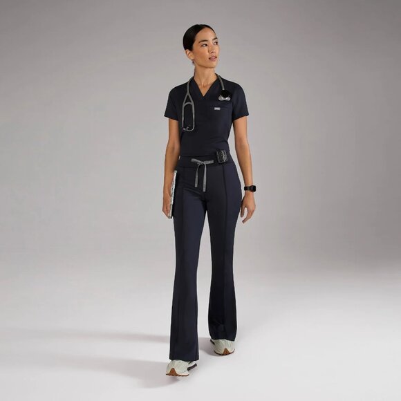 Figs High Waisted Evanston FORMx Skinny Flare Scrub Pants in Navy, Size Small - Picture 1 of 12